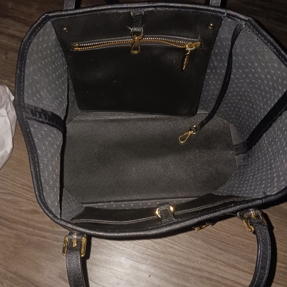 MICHAEL KORS BLACK HANDBAG PURSE SHOULDER BAG EXC SHAPE - Picture 3 of 4